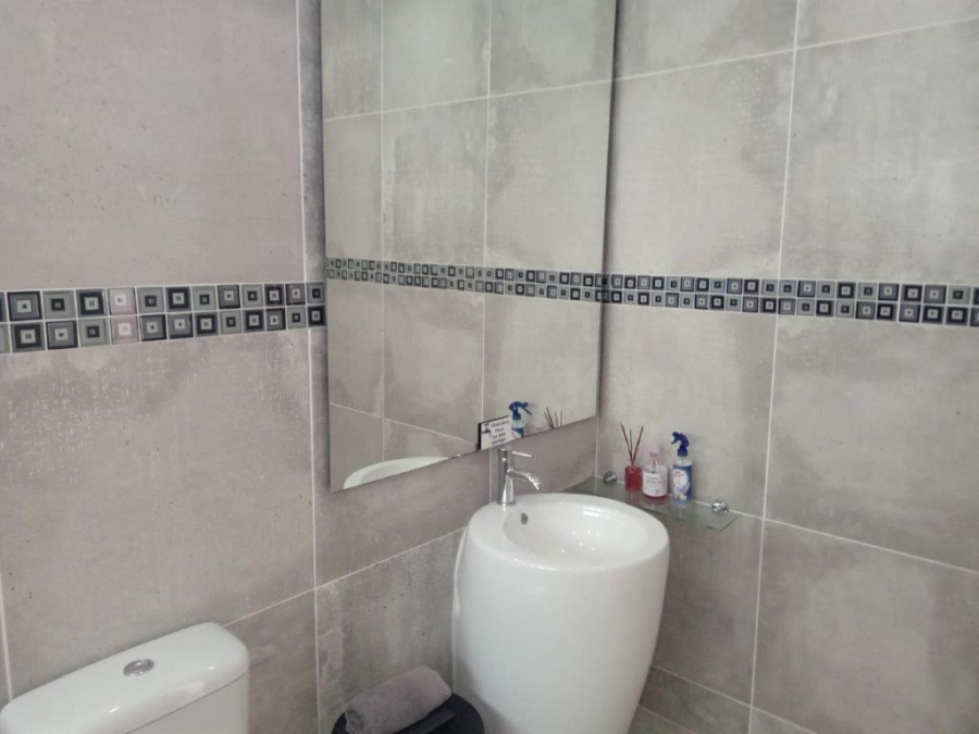 5 Bedroom Property for Sale in Ferreira Town Eastern Cape